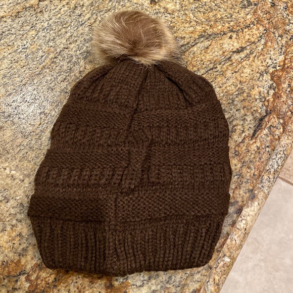 CC beanie Pom knit brown fleece lined - Picture 2 of 5
